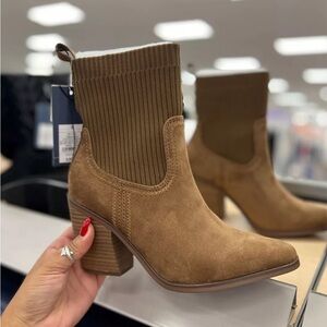 Universal Thread Women's Block High Heel Ankle Boots Pull-On Suede Booties